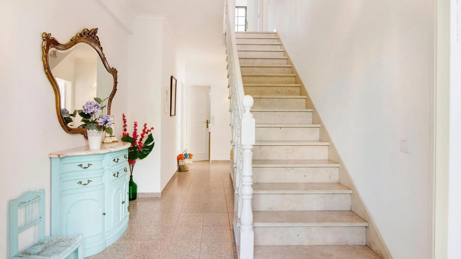 Sunshine House Villa Faro 0*,