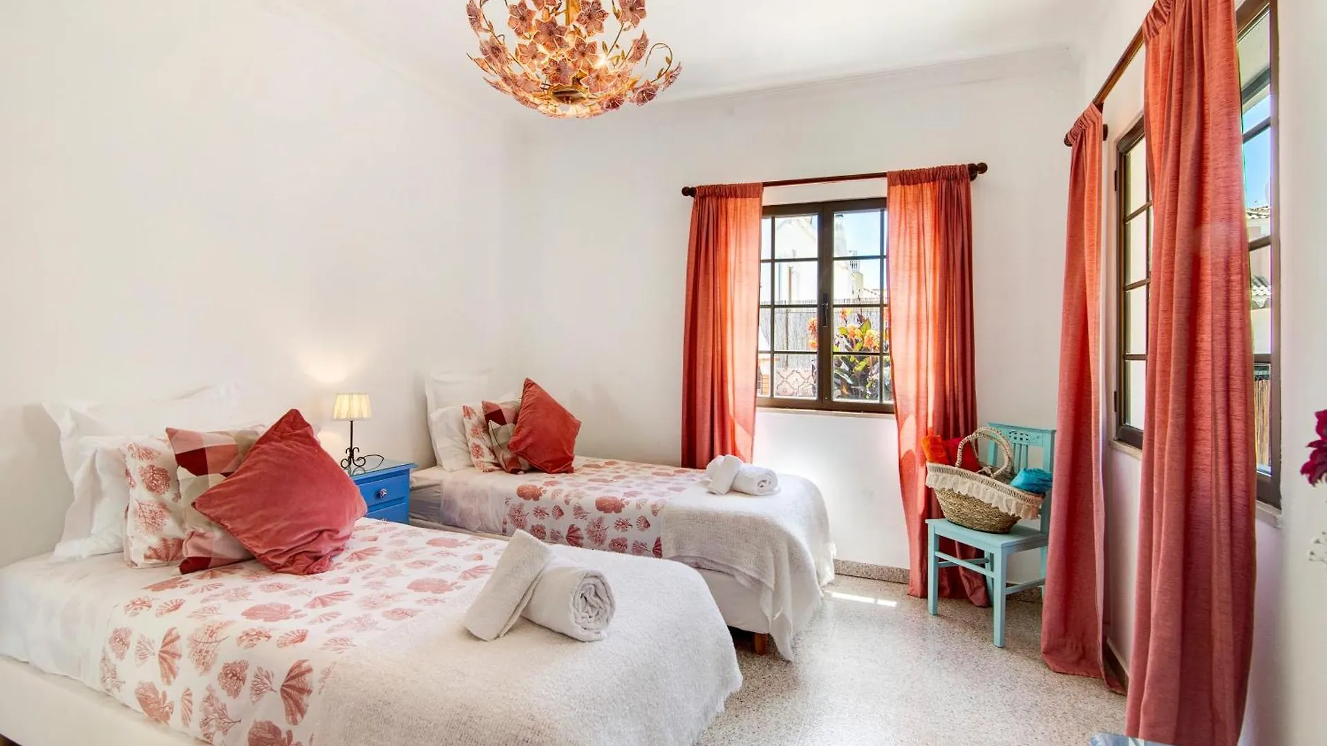 Sunshine House Villa Faro 0*,
